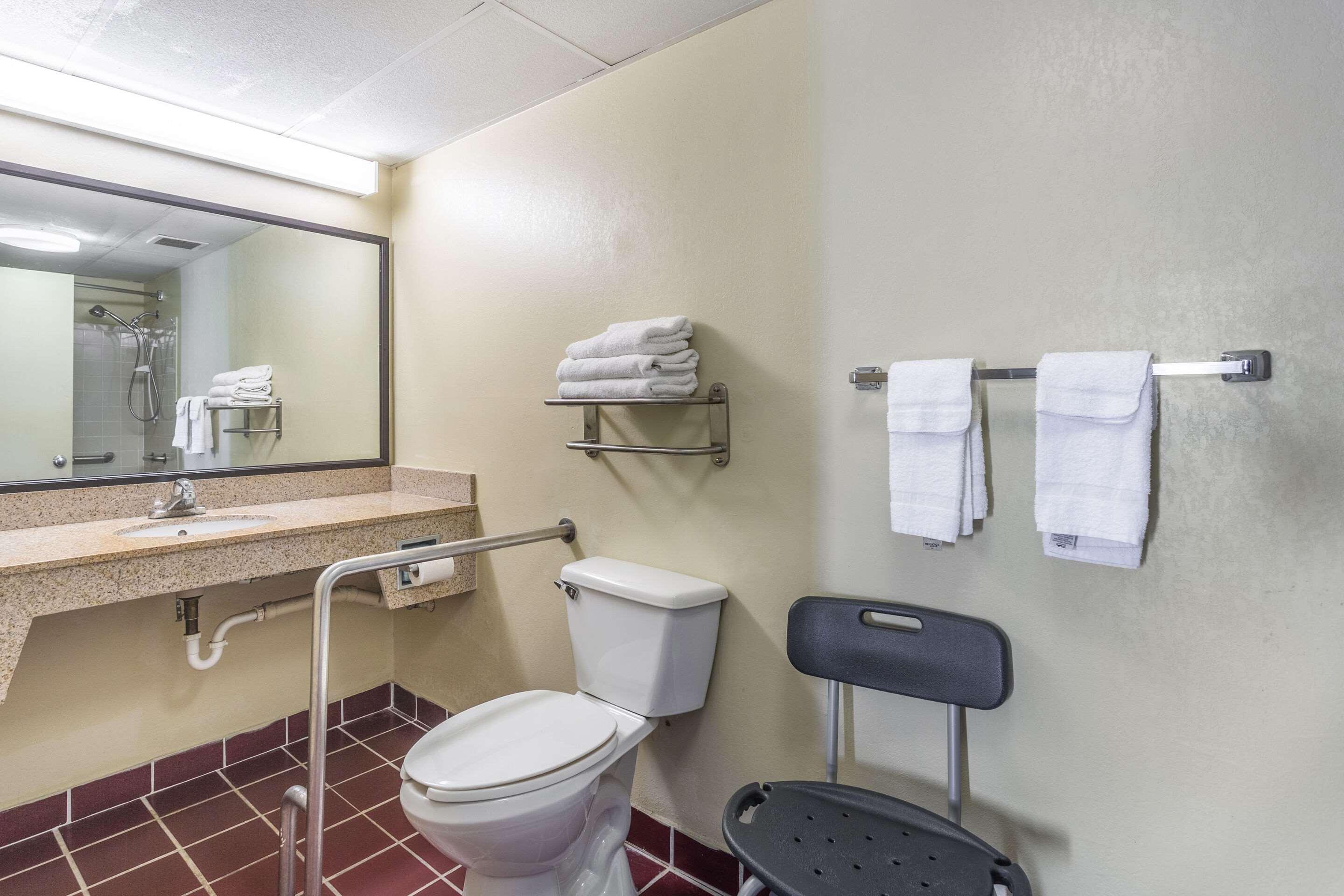 Econo Lodge & Suites Clarksville Ngoại thất bức ảnh
