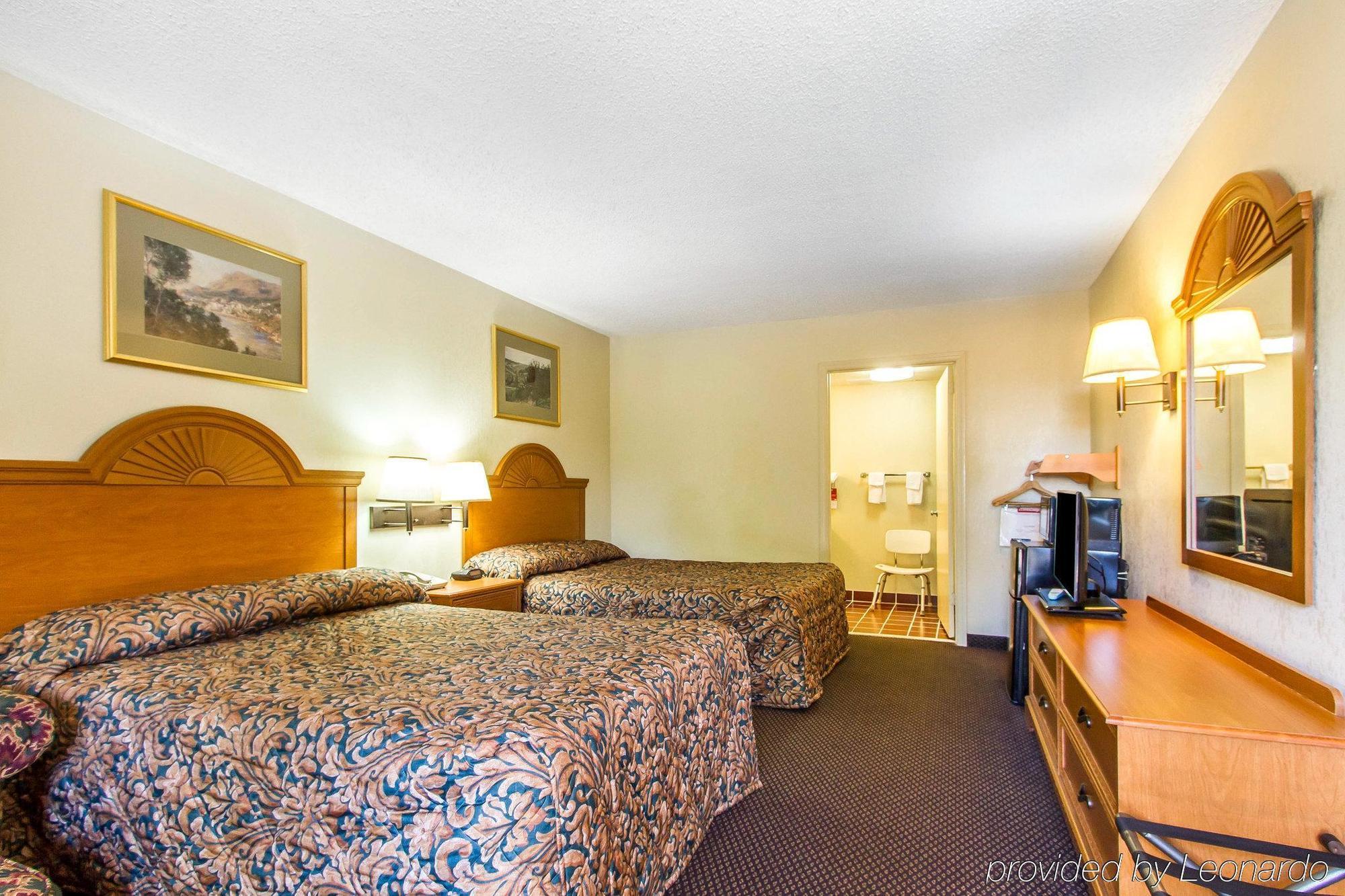 Econo Lodge & Suites Clarksville Ngoại thất bức ảnh