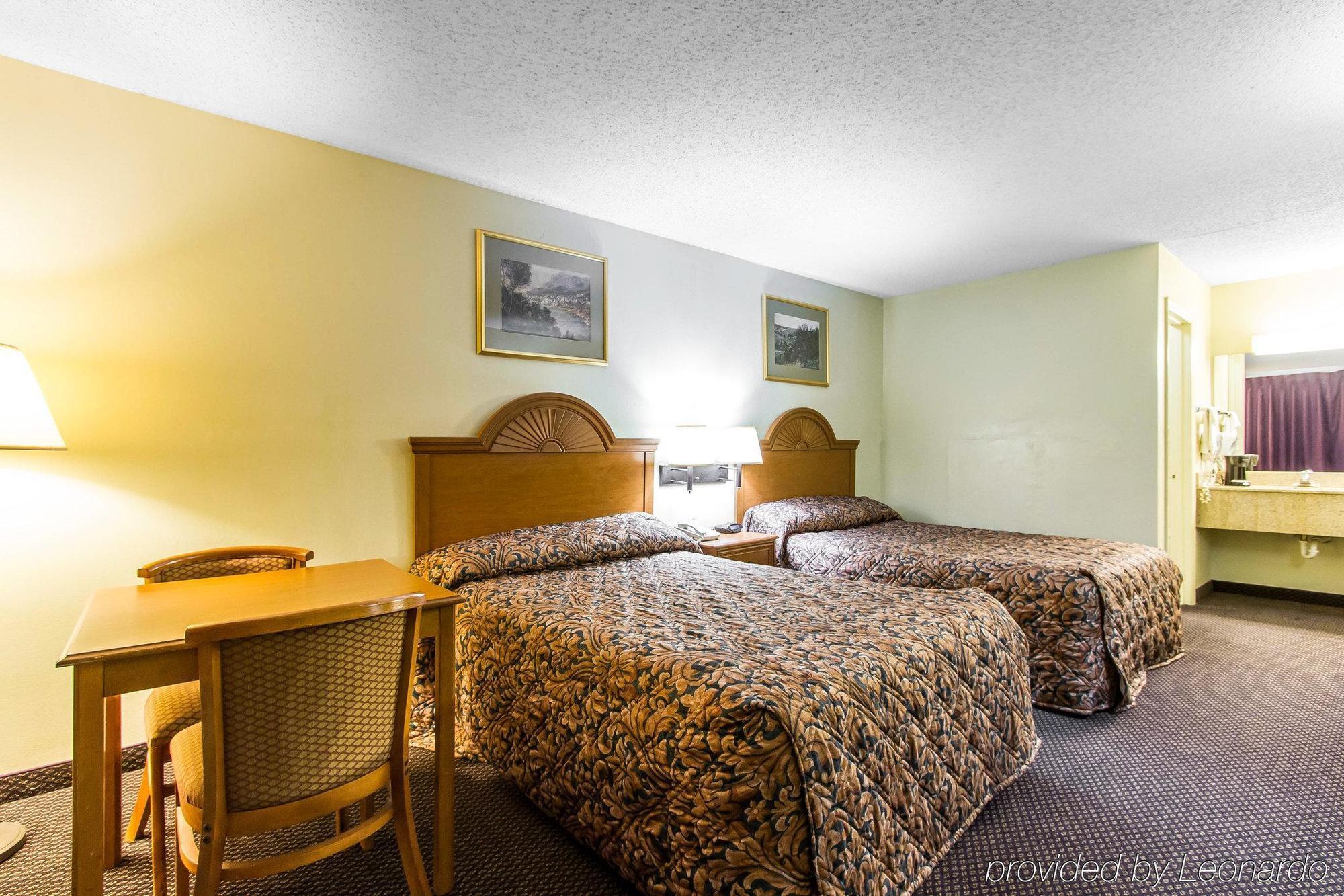 Econo Lodge & Suites Clarksville Ngoại thất bức ảnh