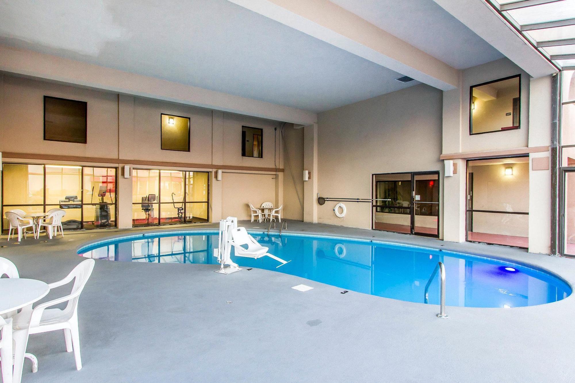 Econo Lodge & Suites Clarksville Ngoại thất bức ảnh