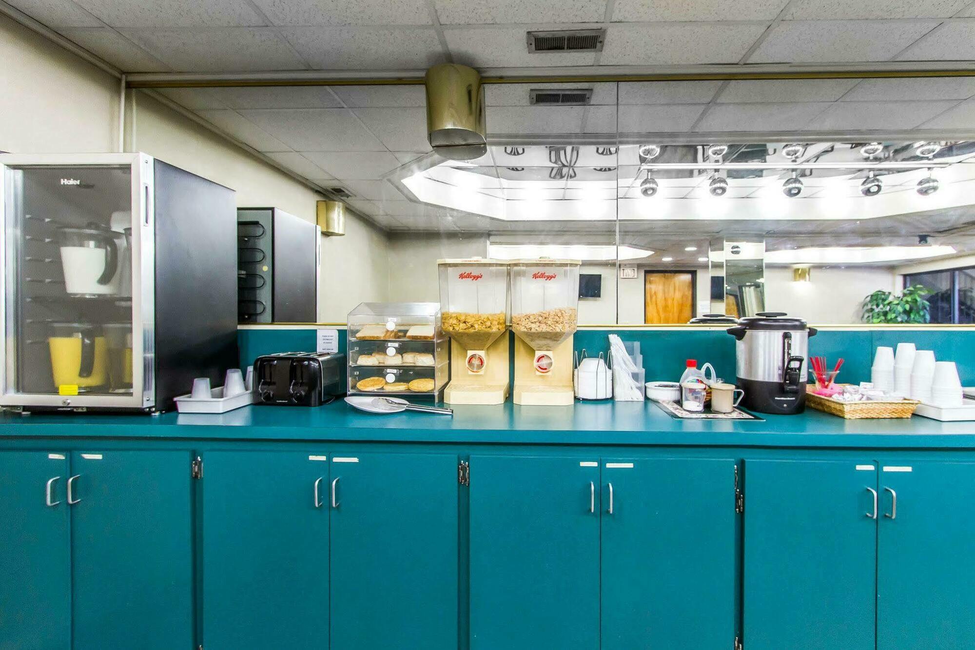 Econo Lodge & Suites Clarksville Ngoại thất bức ảnh