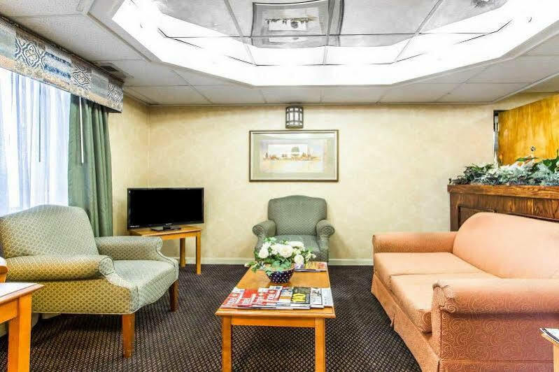 Econo Lodge & Suites Clarksville Ngoại thất bức ảnh
